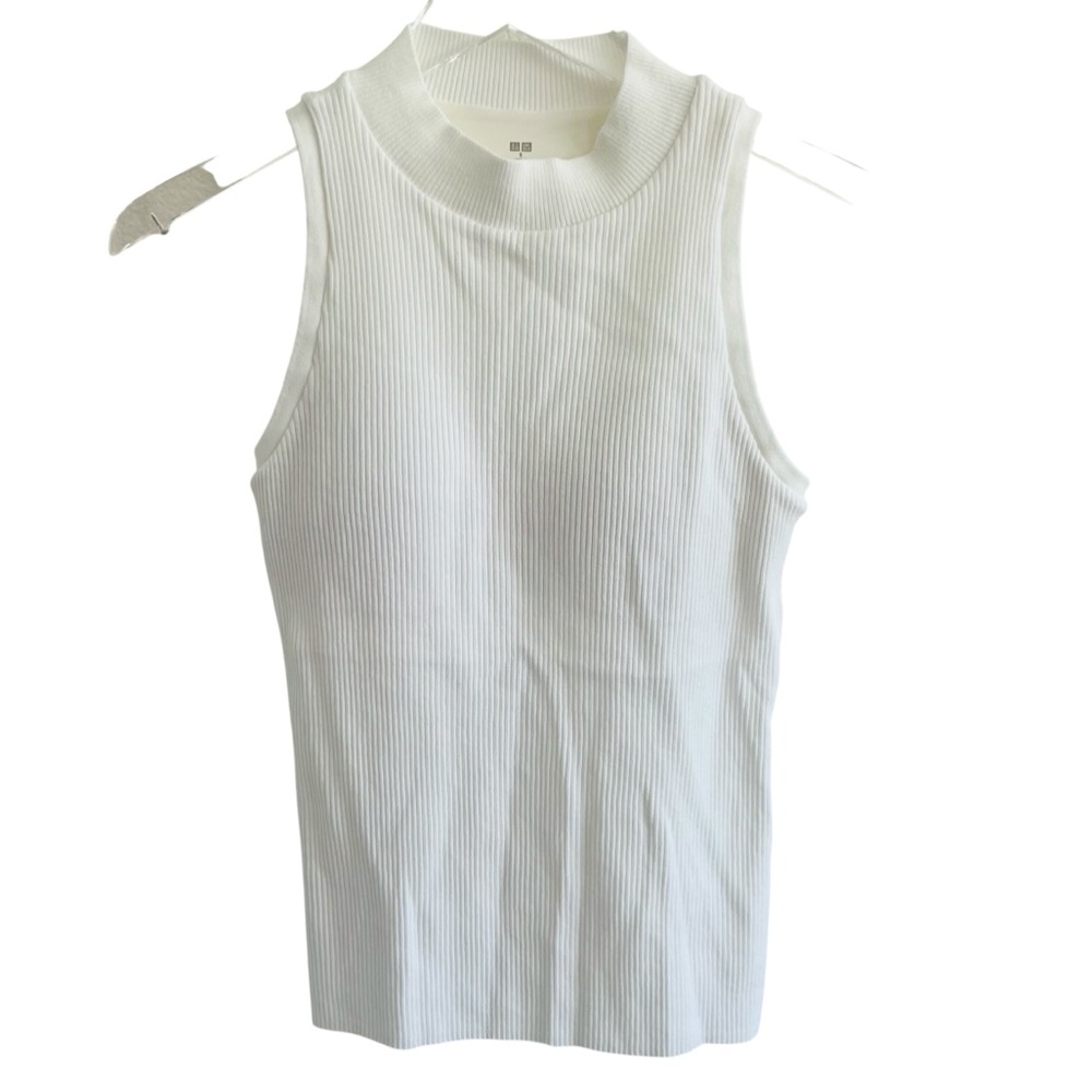 Uniqlo Ribbed Built In Bra White Tank Top
